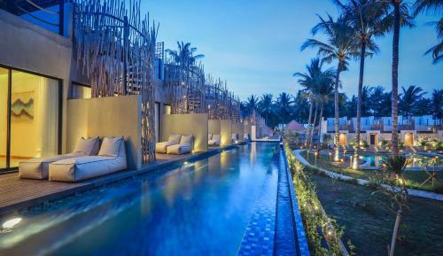 Rooftop Ocean View Suite with Pool Access