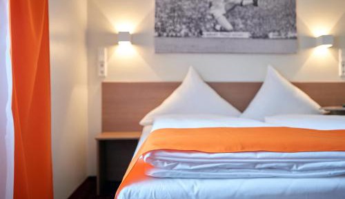 Double Room Business