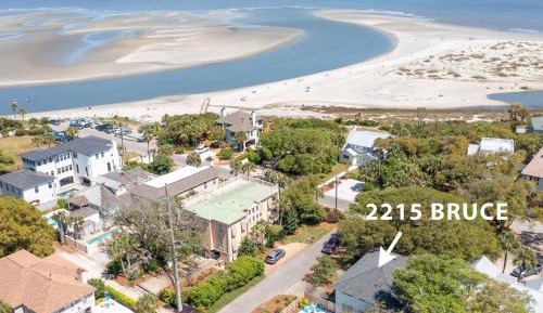 Three-Bedroom Holiday Home 