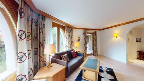 Apartment with Mountain View