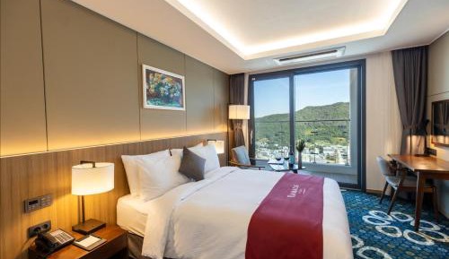 Superior Double Room with Mountain View