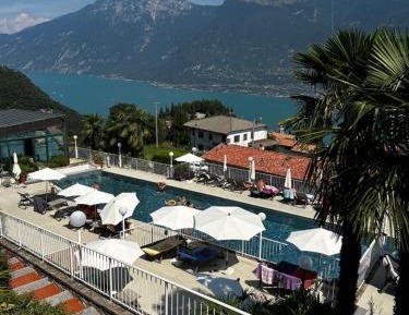 Apartment with Lake View