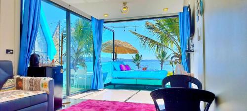 Queen Room with Pool View