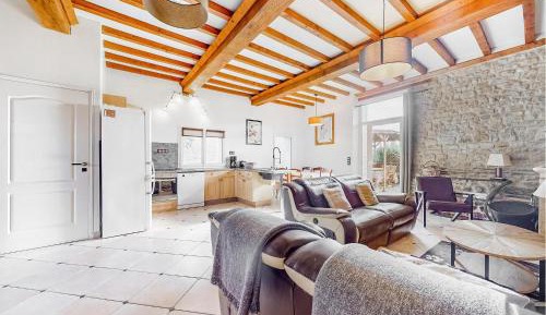 Three-Bedroom Holiday Home 