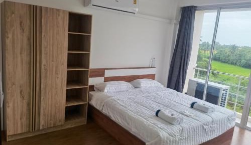 Queen Room with Shared Bathroom