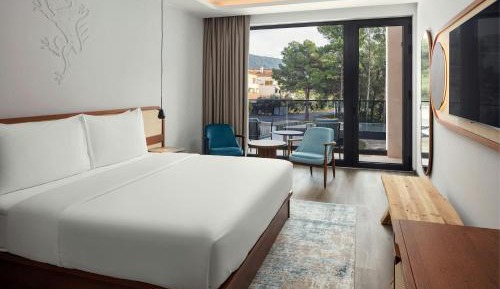 King room with Balcony -Pine Room/Park View