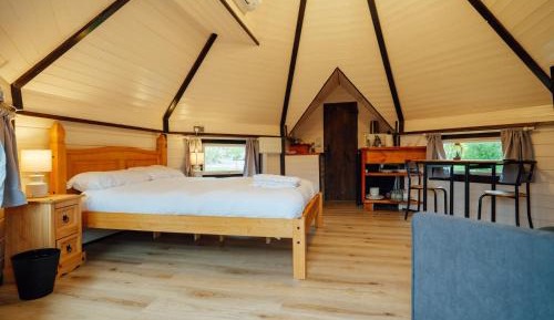 Double Room with Private Bathroom