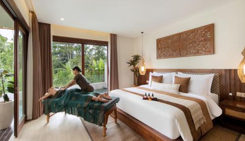 Villa with Garden View