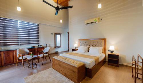Deluxe King Room