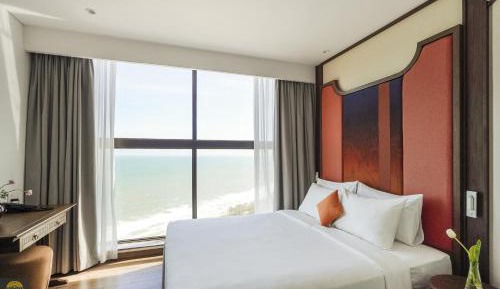 Two-Bedroom Apartment with Balcony and Sea View