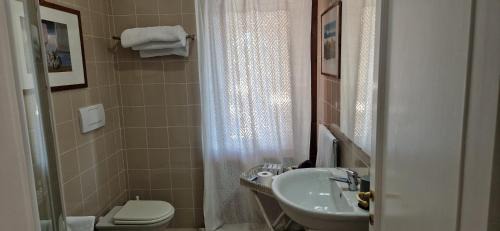 Deluxe Room (2 Adults + 1 Child)