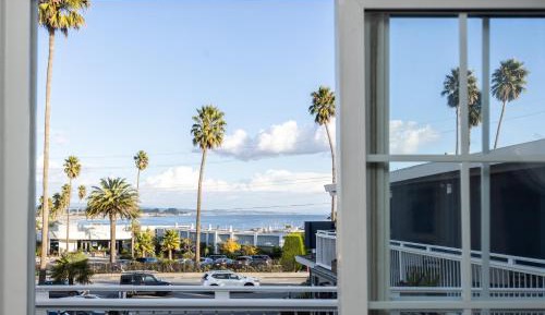 Deluxe Suite with Sea View