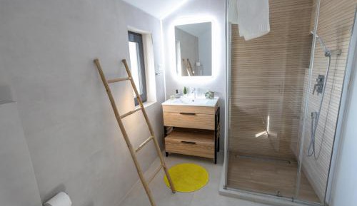 Studio with Mountain View