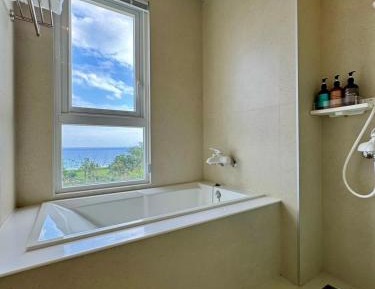 Deluxe Double Room with Balcony and Sea View
