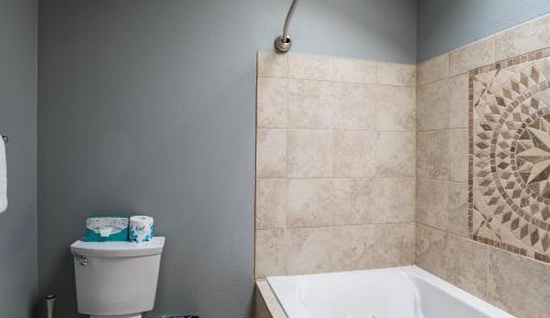 Queen Room with Spa Bath