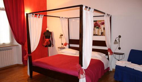 Single Room with Shared Bathroom