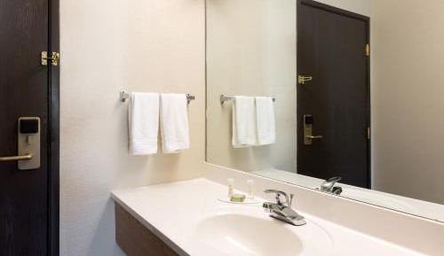 Queen Room - Mobility Access/Non-Smoking