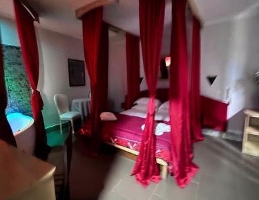 Suite with Hot Tub