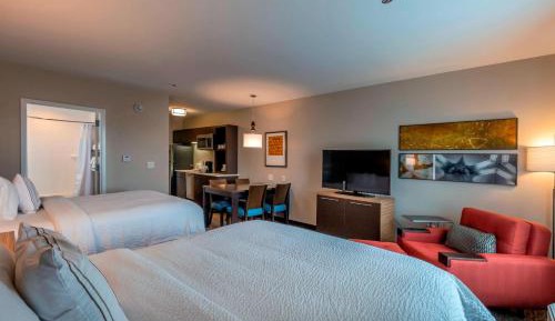 Studio, 2 Queen (Mobility &amp; Hearing Accessible w/ Transfer Shower)