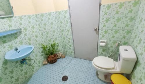 Queen Room with Shared Bathroom