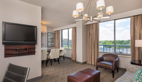 Executive Suite - Club Level Access