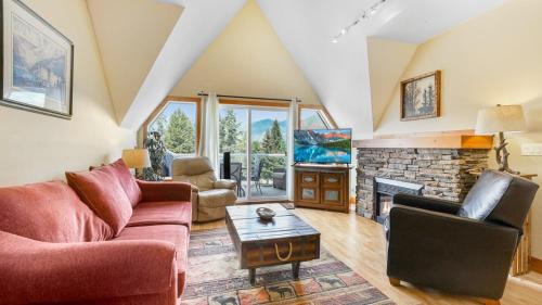 Two-Bedroom Apartment with Lake View