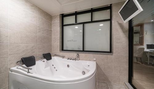 Deluxe Double Room with Bath