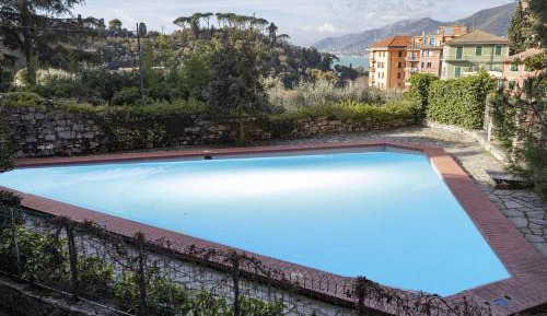 Apartment with Pool View 