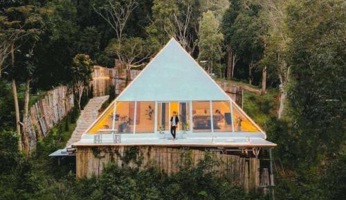 Villa with Mountain View
