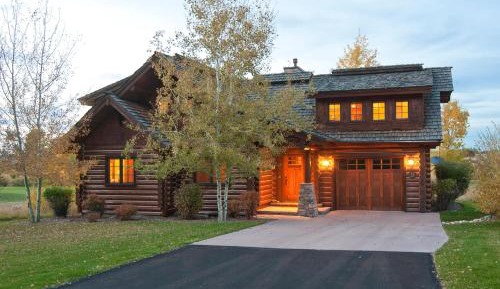 Three-Bedroom Holiday Home 