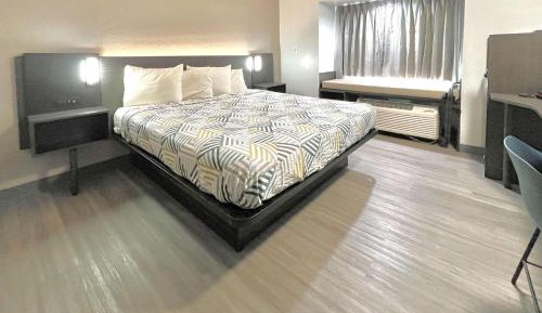 Queen Room - Non-Smoking