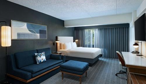 King Room with Wet Bar