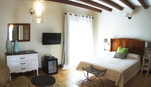 Double Room with Private Bathroom 3