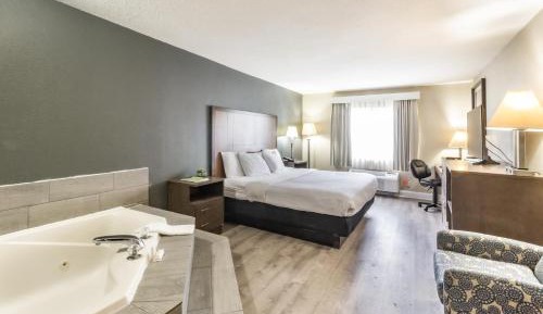 Deluxe King Studio Suite - Non-Smoking