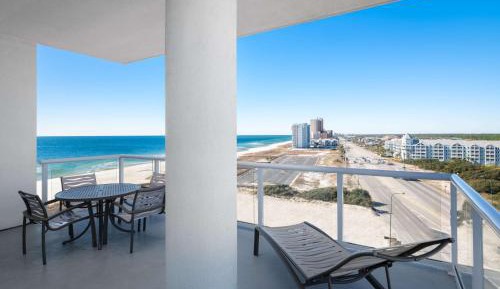 Corner Queen Room with Two Queen Beds and Balcony - Beach View
