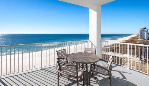 Corner King Suite with Bunk Beds and Sofa Bed - Bath Tub/Beach Front/Mobility Accessible