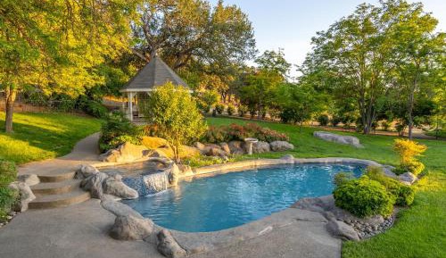 Six-Bedroom Holiday Home