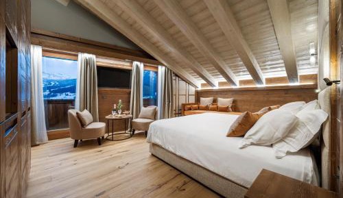 Grand Deluxe Room with Balcony Mountain View