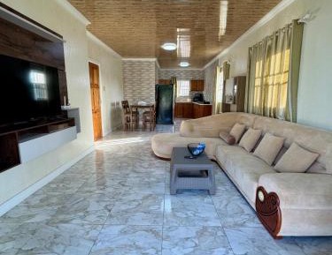 Deluxe Room (2 Adults + 1 Child)