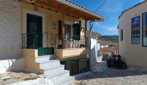 Three-Bedroom Holiday Home 