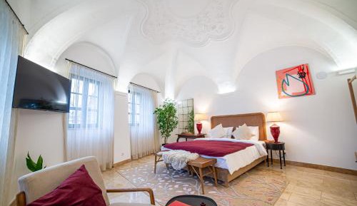 Three-Bedroom Deluxe Apartment