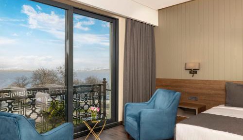 Quadruple Room with Lake View