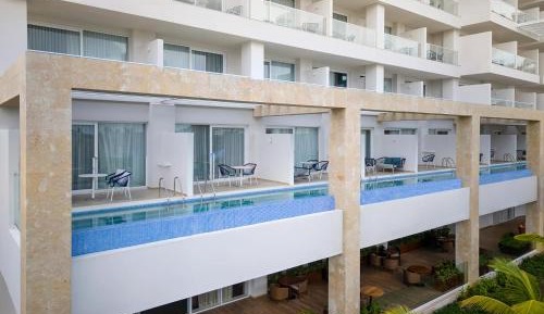 Preferred Club Deluxe Swim Out King