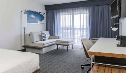 Larger Guest room, 1 King, Sofa bed