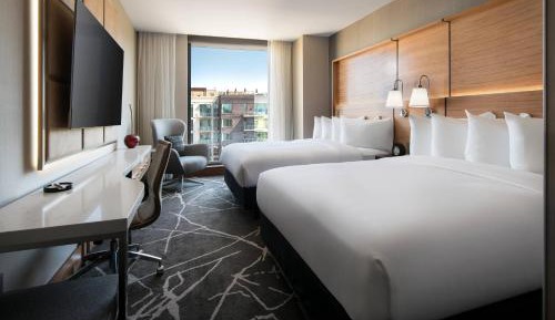 Guest room, 2 Queen, Corner room
