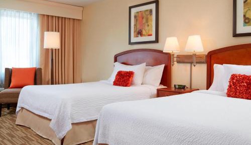 Queen Room with Two Queen Beds - Hearing Accessible