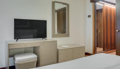 Double or Twin Room with Lake View