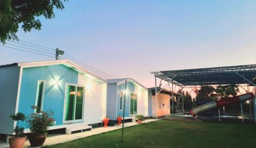 King Studio with Sofa Bed