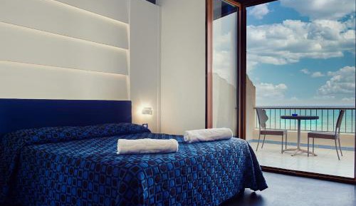 Deluxe Double Room with Terrace and Sea View