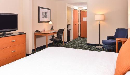 King Room with Adapted Tub - Mobility and Hearing Accessible
